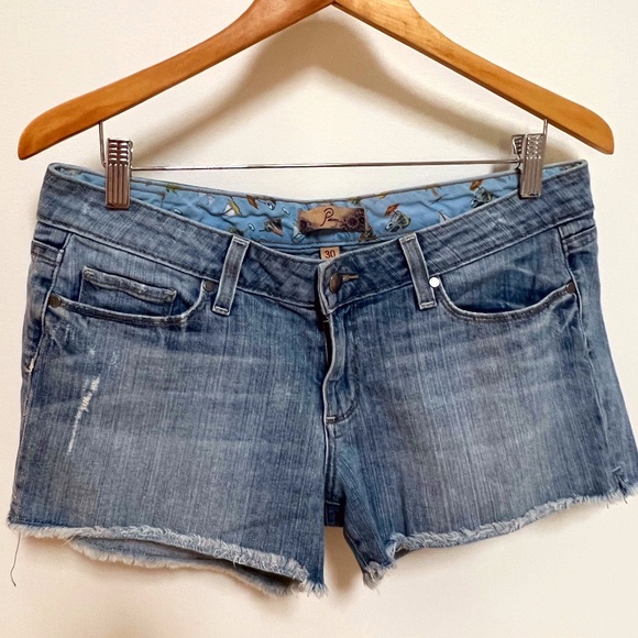 PAIGE Women's Light Wash Cut-Off Jean Shorts Size 30 - Picture 2 of 6